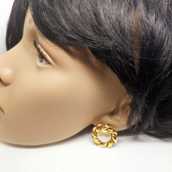 Chanel Clip on Earrings - Picture 8 of 11